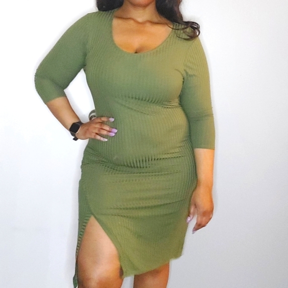 Green plus size dress - Picture 1 of 5